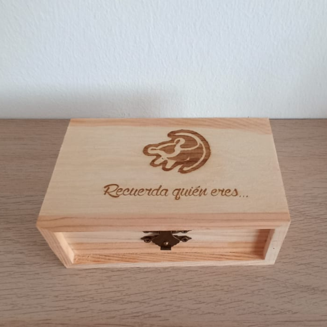 Caja grabada